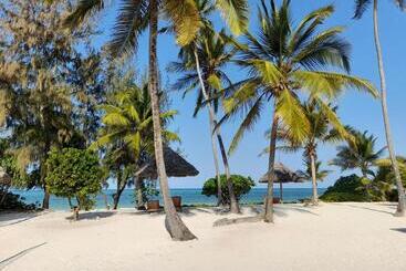 هتل Kijani Beach Villas