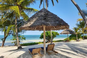 هتل Kijani Beach Villas