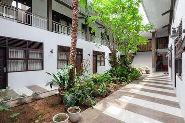 هتل Reddoorz Syariah Near Banda Aceh Convention Hall