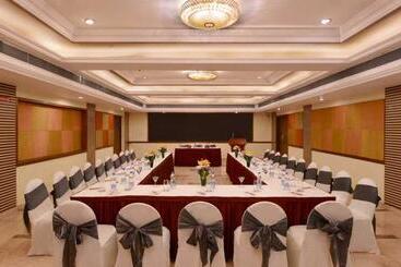 בית מלון כפרי The Fern Residency Hubballi
