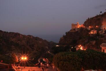 پانسیون Bar Vitelli Charming Suites