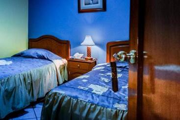 پانسیون Hostal Monumental A Media Cuadra De La Plaza Mayor