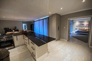 پانسیون The Penthouse
