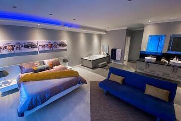 پانسیون The Penthouse