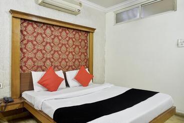 ホテル Collection O Udit Plaza