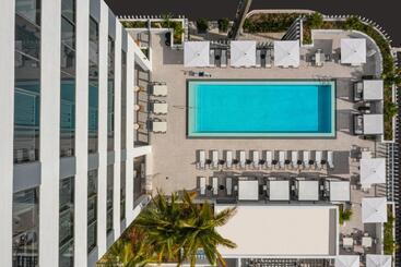 هتل Element Miami Brickell