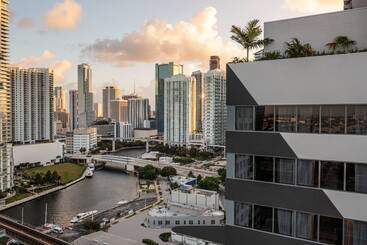 هتل Element Miami Brickell