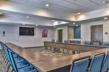 هتل Hampton Inn & Suites Keene