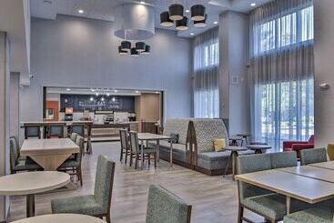 هتل Hampton Inn & Suites Keene