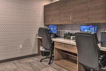 هتل Hampton Inn & Suites Keene