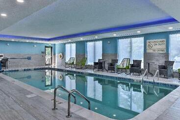 هتل Hampton Inn & Suites Keene