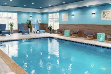 هتل Hampton Inn & Suites Keene