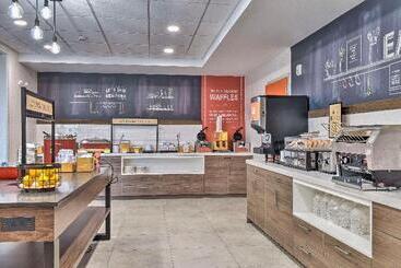 هتل Hampton Inn & Suites Keene