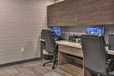 هتل Hampton Inn & Suites Keene