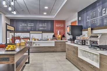 هتل Hampton Inn & Suites Keene