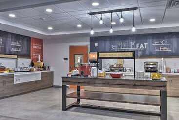 هتل Hampton Inn & Suites Keene