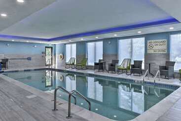 هتل Hampton Inn & Suites Keene