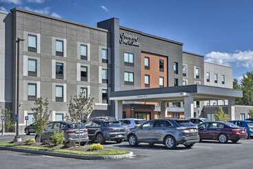 هتل Hampton Inn & Suites Keene