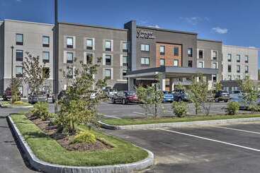 هتل Hampton Inn & Suites Keene