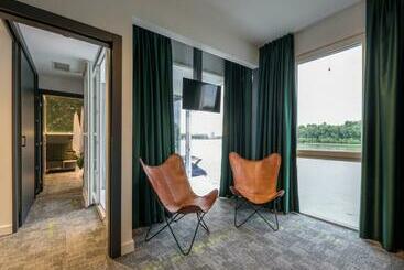 Joy 5 Hotel & Spa