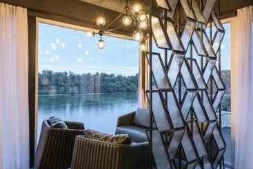 Joy 5 Hotel & Spa