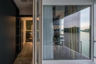 Joy 5 Hotel & Spa