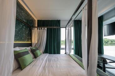 Joy 5 Hotel & Spa