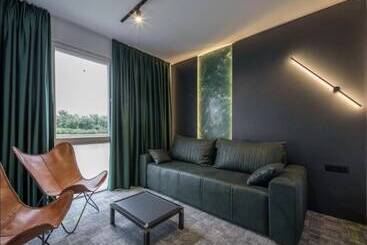 Joy 5 Hotel & Spa