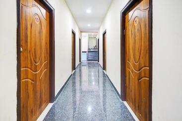 酒店 O V.n Boarding And Lodging