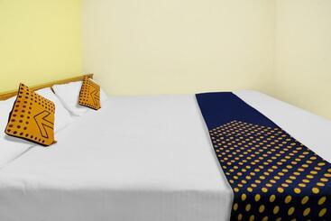 酒店 O V.n Boarding And Lodging