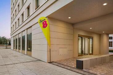 هتل Super 8 By Wyndham Chemnitz