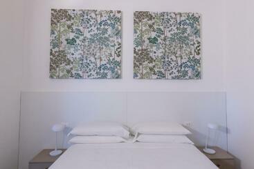 پانسیون Riflessi Acireale Palace Suites