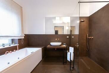پانسیون Riflessi Acireale Palace Suites