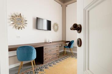 پانسیون Riflessi Acireale Palace Suites