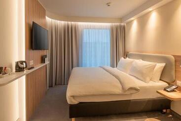 هتل Holiday Inn Express & Suites Potsdam, An Ihg