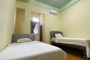 בית מלון כפרי Ilfa Kost Palembang Syariah Redpartner