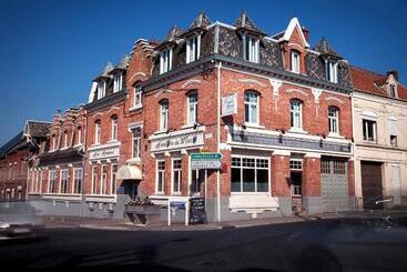 هتل Logis Hostellerie Du Marche