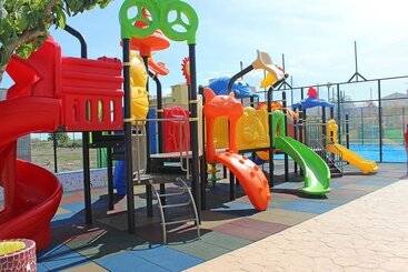 Camping Y Bungalows Monmar