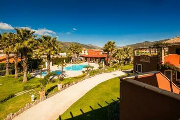 هتل Alcantara Resort Di Charme Adults Only