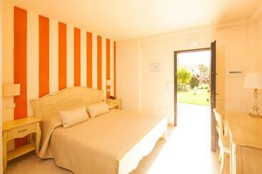 هتل Alcantara Resort Di Charme Adults Only