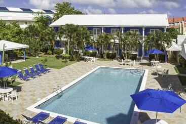 هتل Bay Gardens Inn