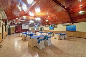 هتل Casa Roland Golfito Resort