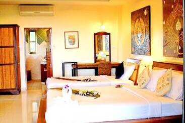 هتل Chaweng Bay View Resort