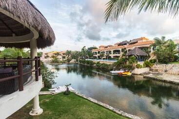 هتل Coral Maya Stay Suites