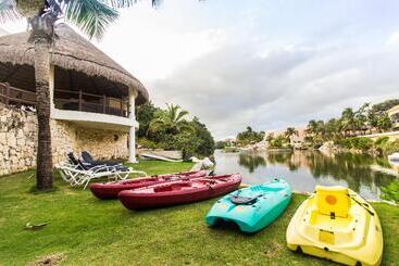 هتل Coral Maya Stay Suites