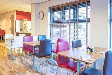 هتل Travelodge Glasgow Airport