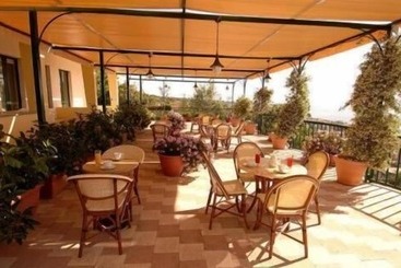 هتل Eden Riviera