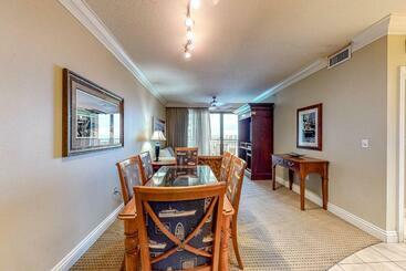 هتل Emerald Grande Condominiums At Harborwalk Village