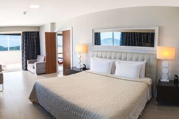 בית מלון כפרי Golden Tulip Porto Vitoria