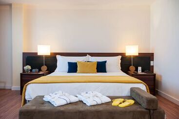 בית מלון כפרי Golden Tulip Porto Vitoria